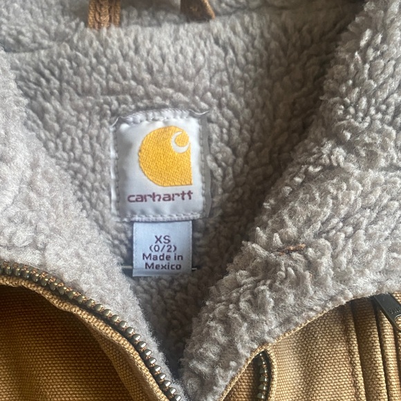 Carhartt Women’s Tan Vest with Sherpa lining - Picture 4 of 11